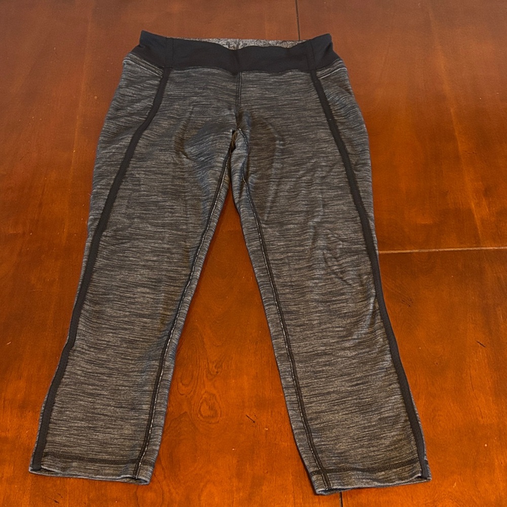 Lululemon Athletica Gray and Black Crop‎ Leggings